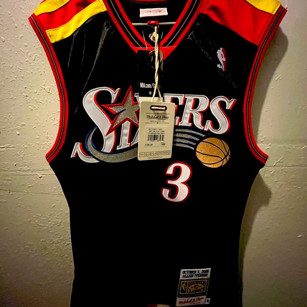 Allen Iverson New Jersey with tags was a Christmas gift but didn’t fit me sadly
